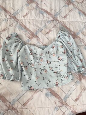 Abercrombie sweetheart neck puff sleeve crop top